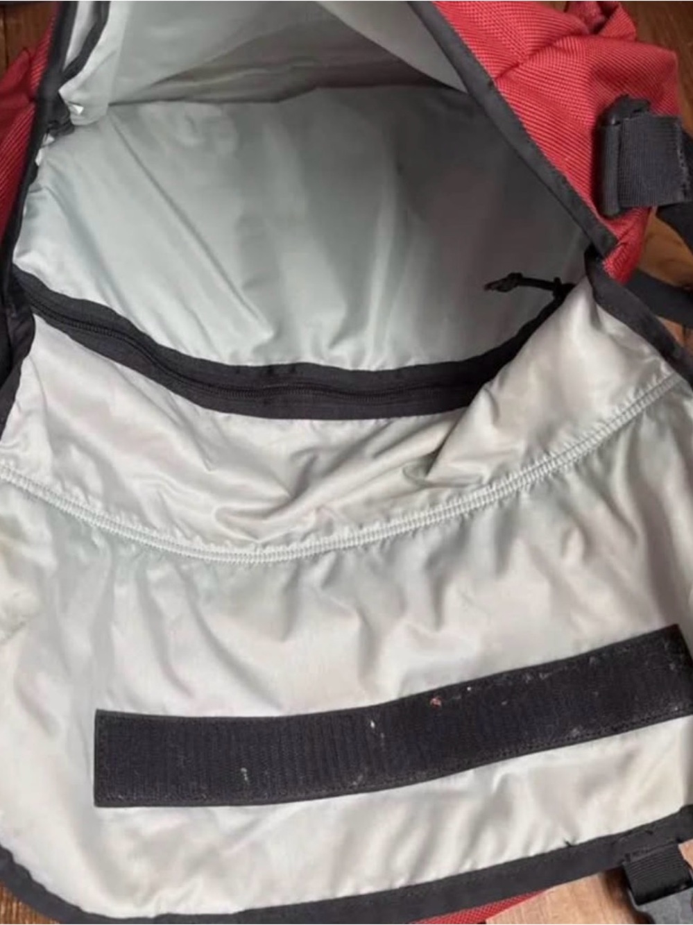Patagonia Red/orange Messenger Bag with Reflective Strip - Picture 2 of 2